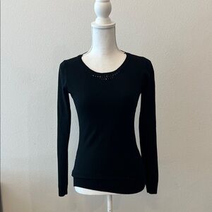 S Women's Black Long-Sleeve Crewneck Top